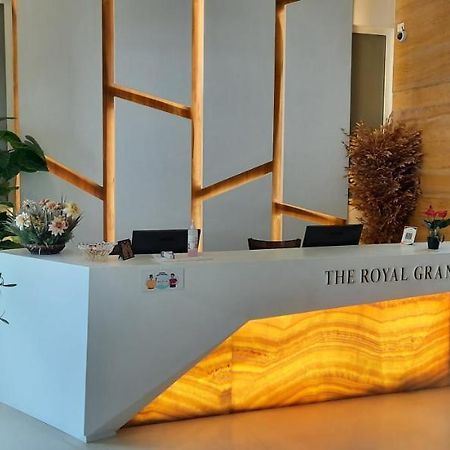 Hotel The Royal Grand Karūr Exterior foto
